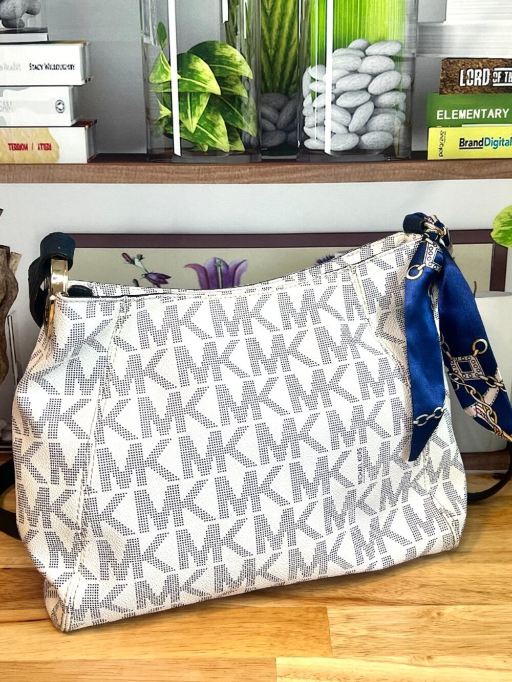 Michael Kors Crossbody Purse Bag Messenger White Navy Signature Logo - Picture 12 of 12